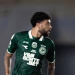 Ex-Cruzeiro, meia do Goiás sofre lesão e deve perder decisão na Copa do Brasil