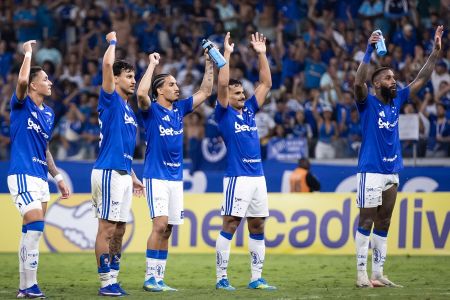 Time do Cruzeiro celebra gol vitória contra o Boca Juniors na Libertadores