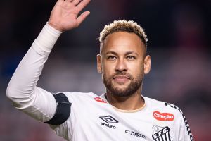 Homenageado, Neymar manda recado ao San Lorenzo após jogo do Santos pela 'Sula'