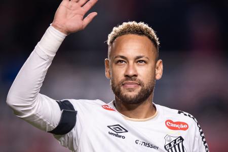 Neymar em ação pelo Santos contra o San Lorenzo