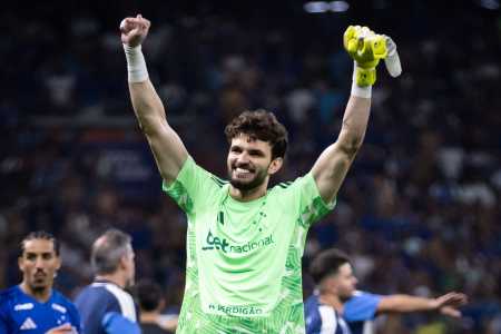 Otávio, goleiro do Cruzeiro, em ação na vitória diante do Boca Juniors • Gustavo Aleixo/Cruzeiro