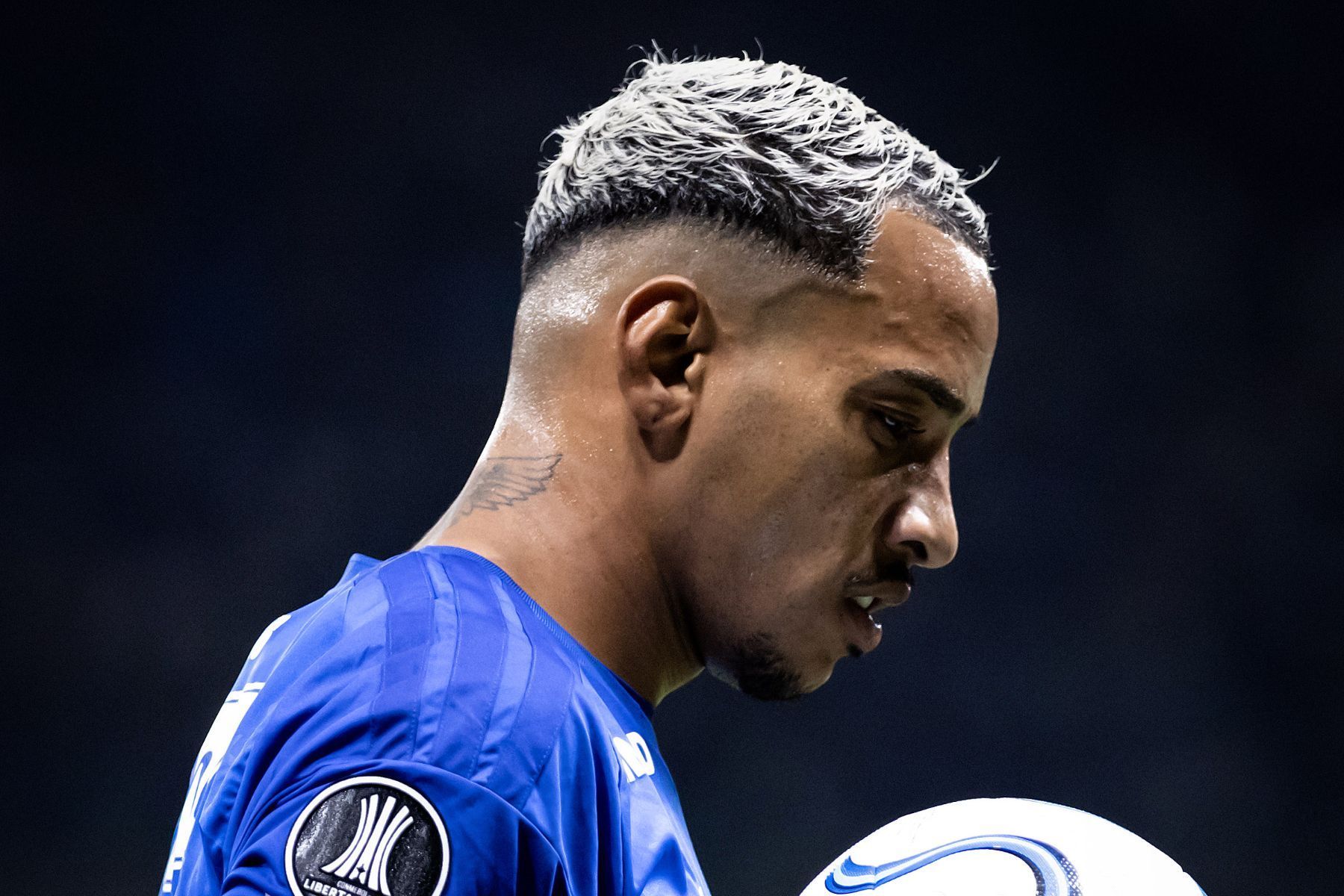 Cruzeiro: Matheus Pereira é alvo de ofensas racistas e ameaças de torcedores do Boca