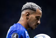 Cruzeiro: Matheus Pereira é alvo de ofensas racistas e ameaças de torcedores do Boca