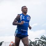 Atacante do Cruzeiro se recupera de grave lesão e vira reforço para Artur Jorge