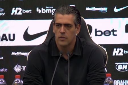 Paulo Bracks em pronunciamento oficial pelo Atlético