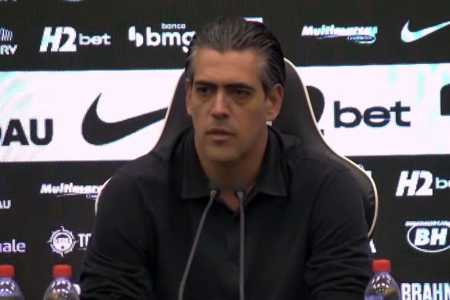 Paulo Bracks em pronunciamento oficial pelo Atlético