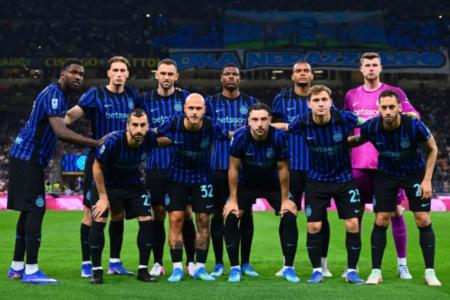 Time da Inter em jogo contra o Cagliari