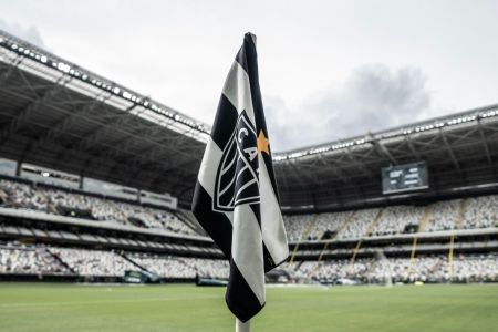 Bandeira do Atlético na Arena MRV, casa do Galo