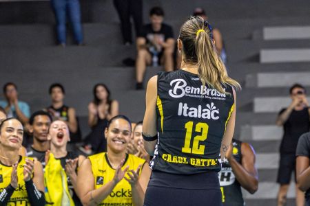 Carol Gattaz em último jogo da carreira, em março de 2026