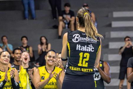 Carol Gattaz em último jogo da carreira, em março de 2026