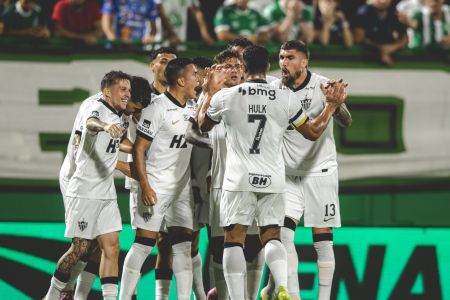 Atlético goleou a Chapecoense por 4 a 0