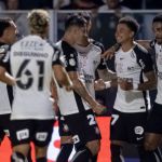 Lingard comemora primeiro gol no Corinthians e agradece a torcida