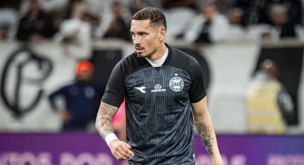 Titular do Coritiba é liberado para enfrentar o Botafogo pelo Brasileirão