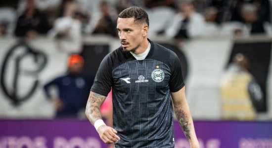Maicon, titular na zaga do Coritiba