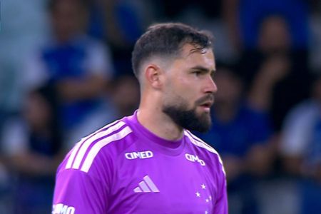 Matheus Cunha, do Cruzeiro, foi vaiado pela torcida no Mineirão