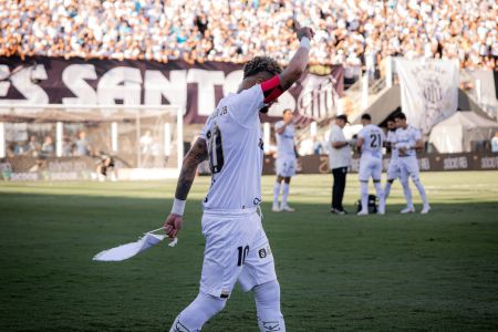 Neymar em jogo pelo Santos contra o Fluminense
