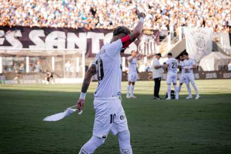 Neymar em jogo pelo Santos contra o Fluminense