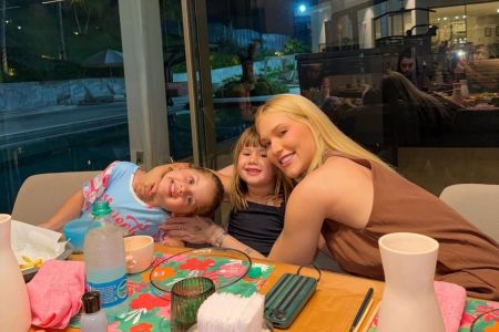 Virginia e as duas filhas