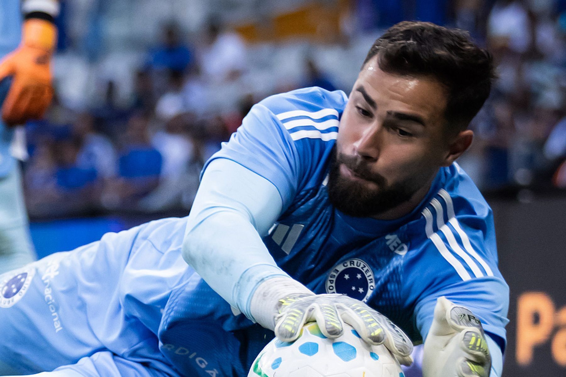 Após falha e vaias, goleiro do Cruzeiro recebe apoio de companheiros e torcida