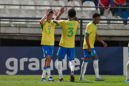 Camisa 8 da Seleção Brasileira Sub-17, Eduardo Pape, do Cruzeiro, fez um dos gols da goleada