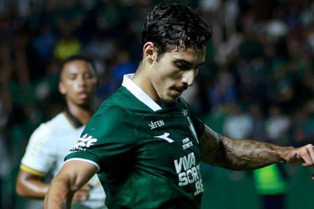 Cadu, atacante do Goiás que pertence ao Atlético