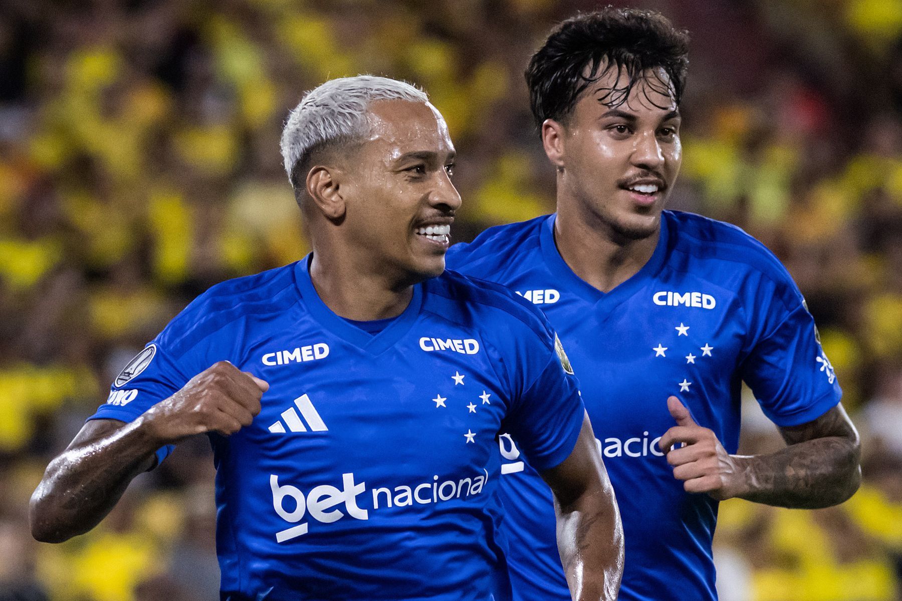 Matheus Pereira decide, e Cruzeiro vence Barcelona-EQU em retorno à Libertadores