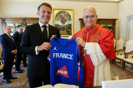 Papa Leão XIV e presidente da França, Emanuel Macron • Reprodução / Vatican News