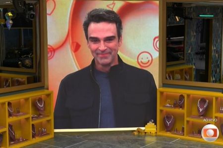 Tadeu Schmidt se emocionou ao conversar com Ana Paula