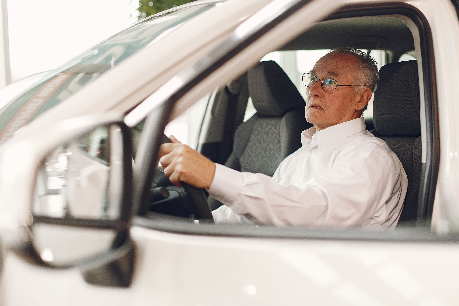 Detran alerta sobre cuidados para motoristas idosos em Minas Gerais