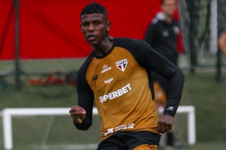 Arboleda está afastado do São Paulo e ainda não se reapresentou