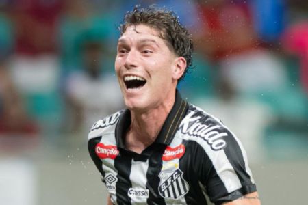 Rollheiser comemora gol contra o Bahia