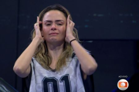 Ana Paula chora após Prova do Finalista