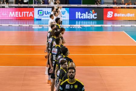Jogo entre Praia Clube e Guarulhos pelas quartas da Superliga Masculina