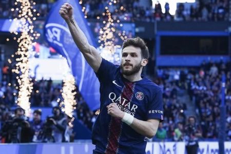 Kvaratskhelia em jogo contra o Nantes