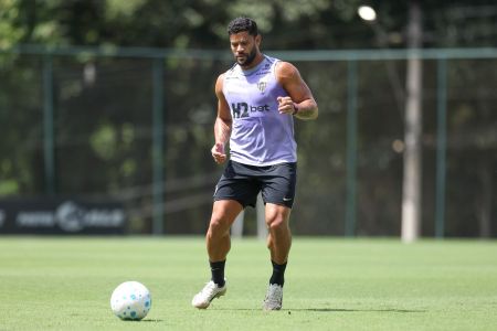 Hulk em treino na Cidade do Galo em 8 de abril.