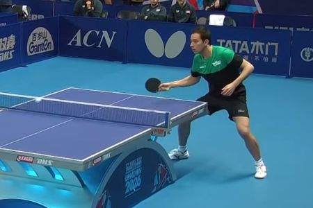 Hugo Calderano em jogo do Mundial de Tênis de Mesa
