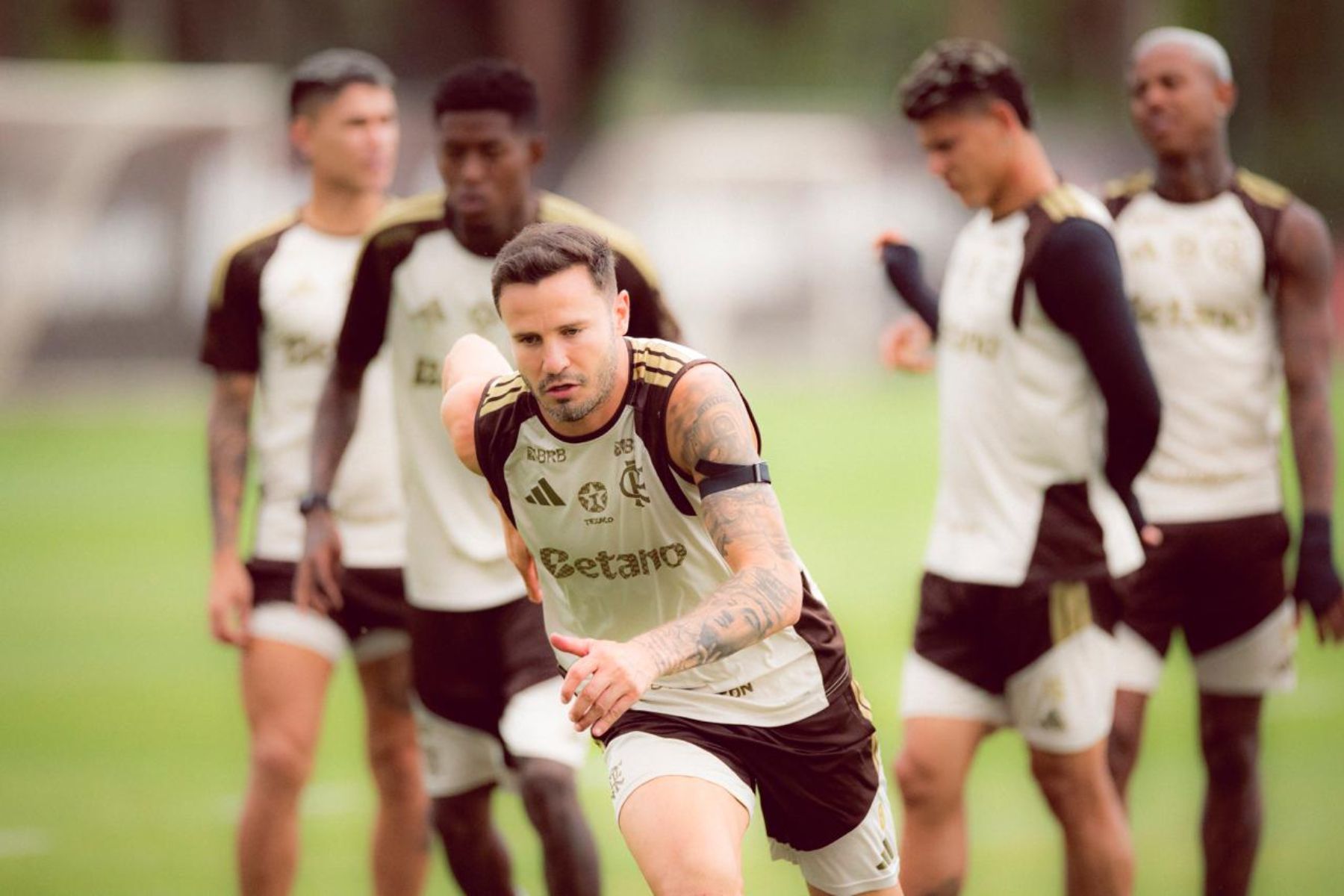 Com desfalque e retorno, Flamengo divulga relacionados para duelo com Estudiantes