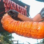 Festival 'Tô É Bacon a Vida' une torresmo gigante e Rock n' Roll no Barro Preto