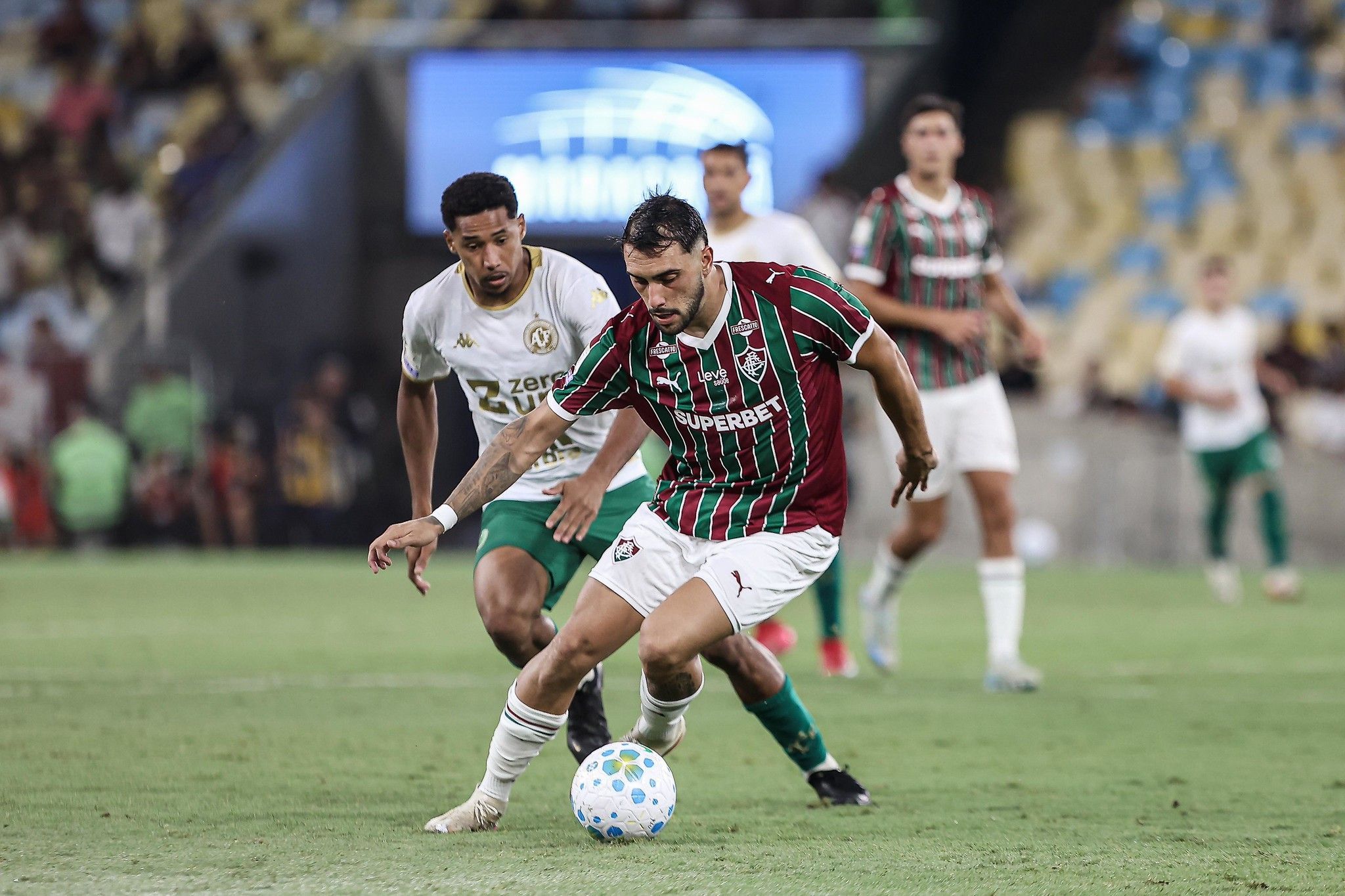 Criticado, zagueiro do Fluminense revela busca por ajuda para se manter focado