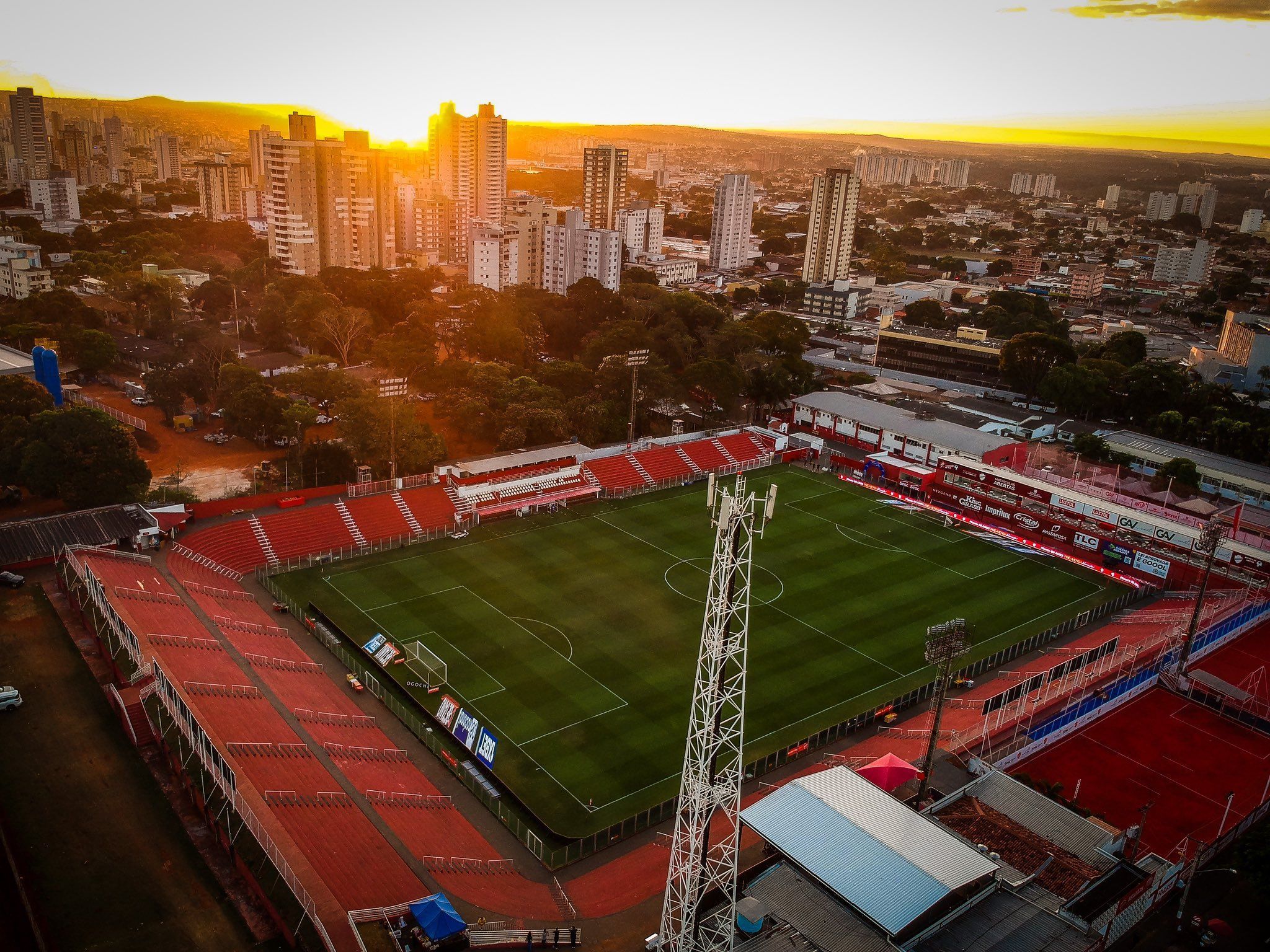 Vila Nova-GO e América fazem duelo de opostos pela Série B do Brasileiro