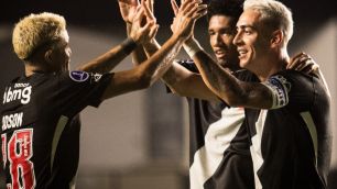 Vasco goleia o Olimpia e assume a liderança do grupo na Copa Sul-Americana