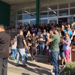 Servidores deflagram greve com concentração em frente ao prédio da Prefeitura de Ipatinga