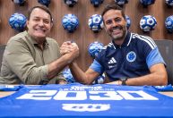 Cruzeiro anuncia renovação com técnico Artur Jorge; saiba detalhes