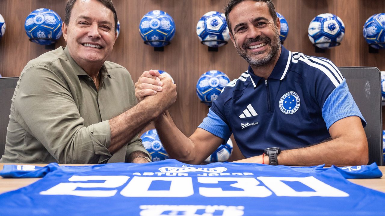 Cruzeiro renova contrato com Artur Jorge até 2030