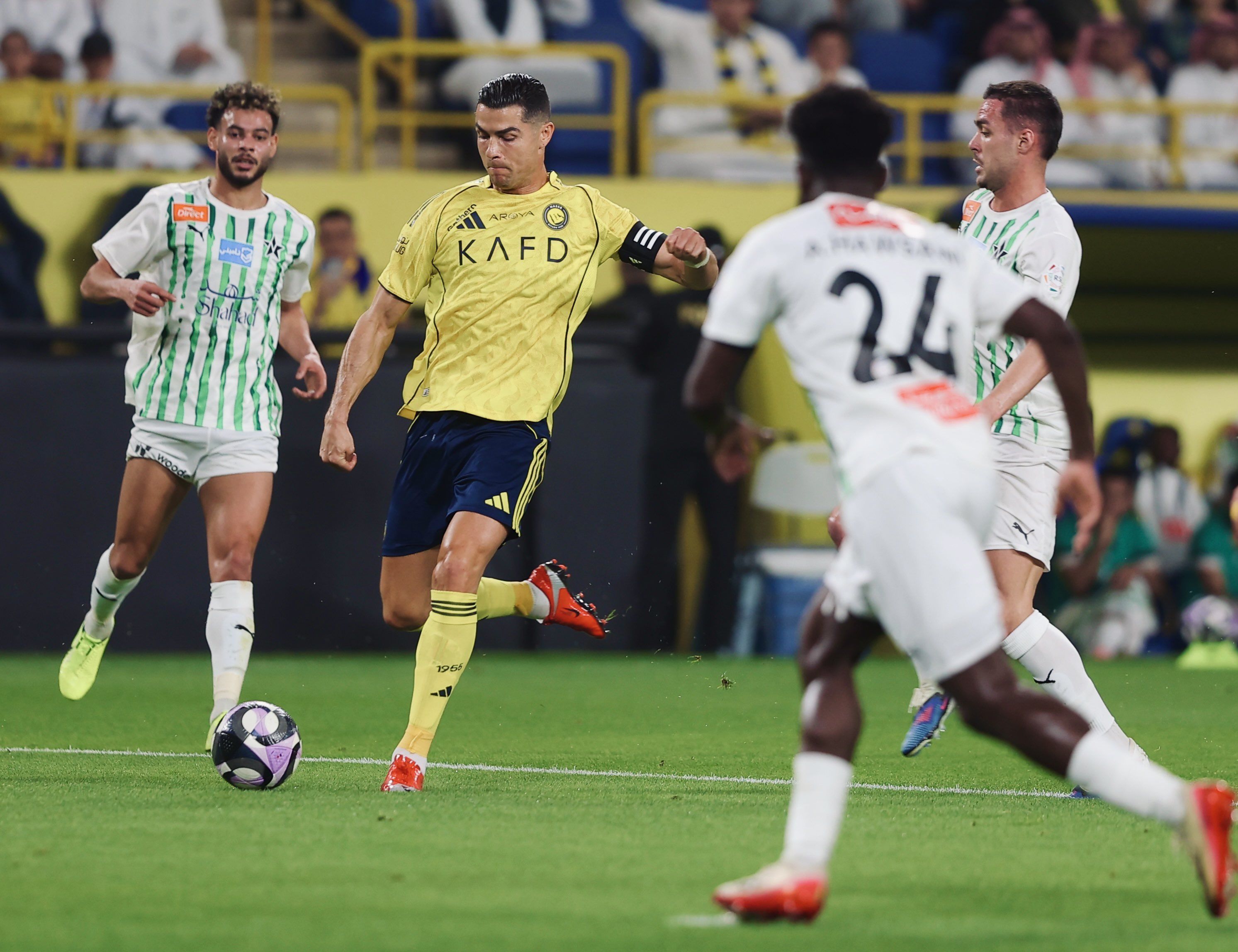Cristiano Ronaldo marca duas vezes e se aproxima dos mil gols; veja números