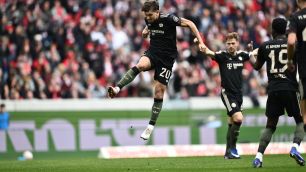 Bayern busca virada de forma épica sobre o Freiburg e segue líder disparado do Alemão