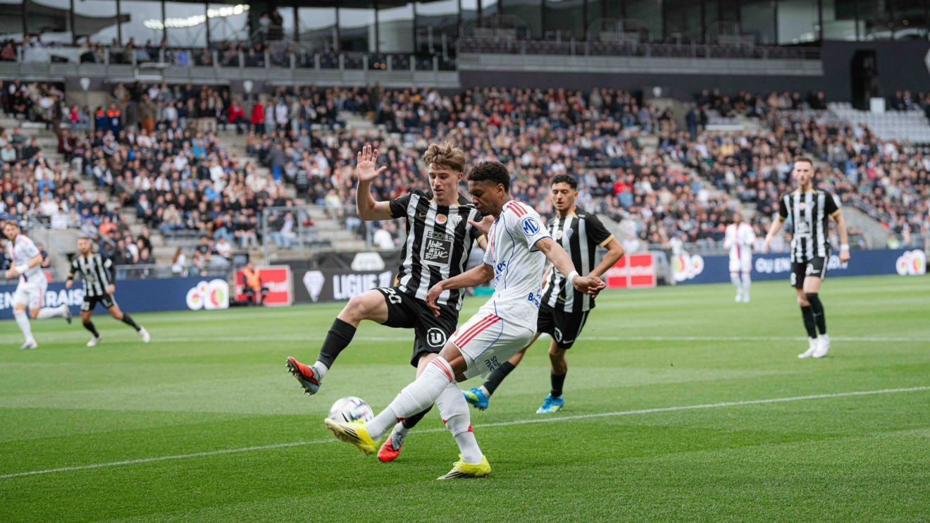 Endrick passa em branco, e Lyon empata sem gols com o Angers pelo Campeonato Francês