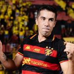 Meia do Sport revela como Luis Suárez o ajudou a conseguir camisa de Messi