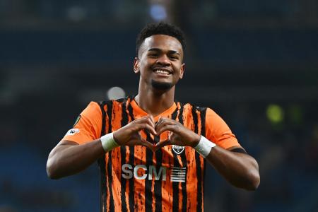 Alisson, revelado pelo Atlético, comemora gol pelo Shakhtar Donetsk