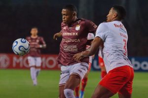 Com reservas, Bragantino perde para o Carabobo em estreia na Sul-Americana